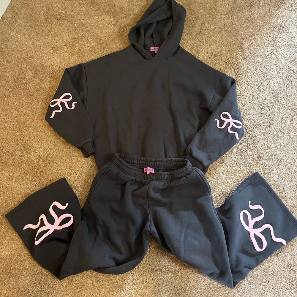 Edikted Bonnie Bow Sweatpants and Hoodie SET. Top L pants M